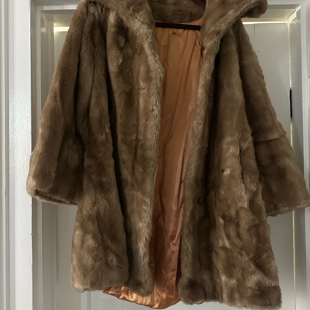 Elegant Vintage Light Brown Fur Coat